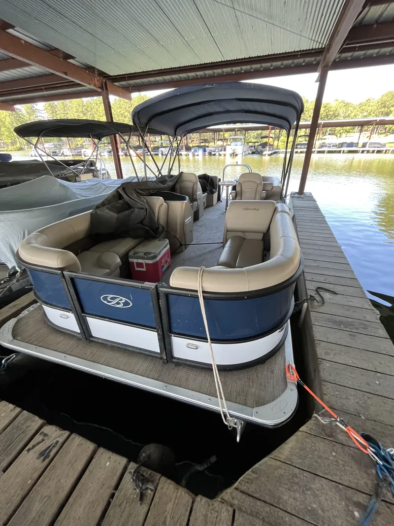 Slide: The Image of Bentley Pontoons Legacy 220 Navigator 2023 - 22