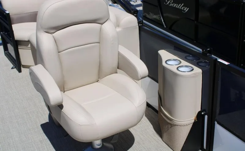 Slide: The Image of Bentley Pontoons Legacy 220 Navigator 2023 - 4