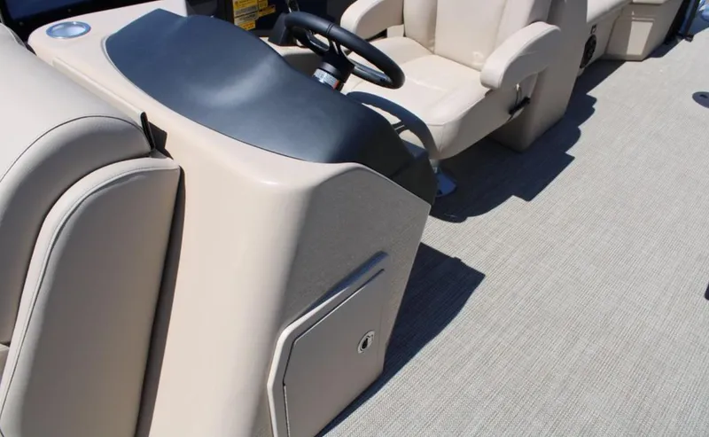 Slide: The Image of Bentley Pontoons Legacy 220 Navigator 2023 - 5