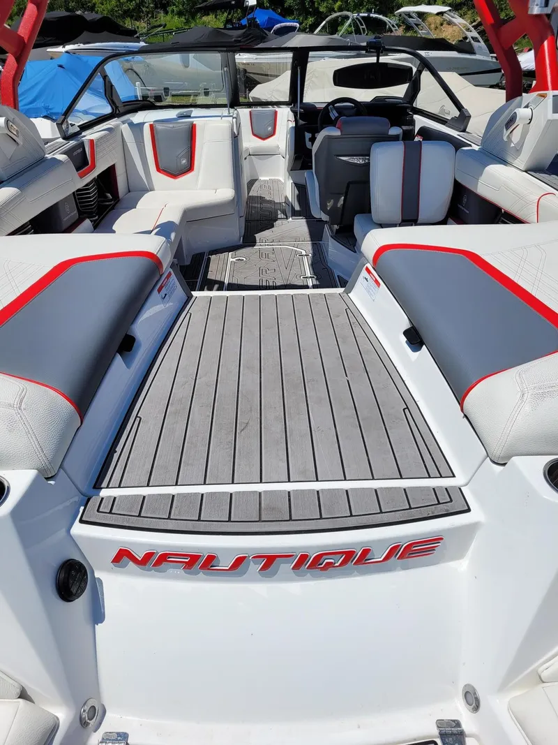 Slide: The Image of Nautique Super Air G23 2020 - 5