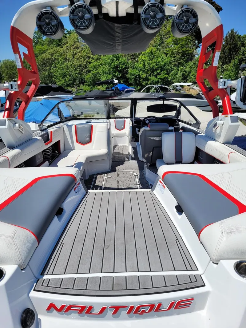 Slide: The Image of Nautique Super Air G23 2020 - 6