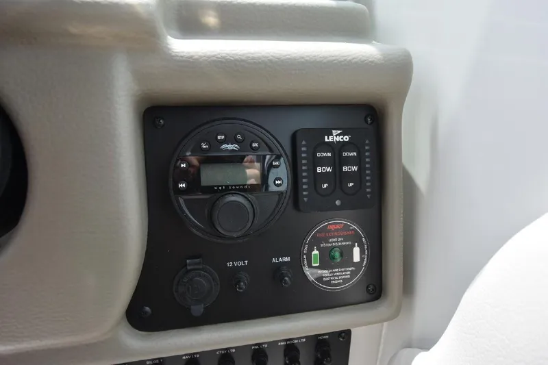 Slide: The Image of Crownline Boats 264 CR 2021 - 55