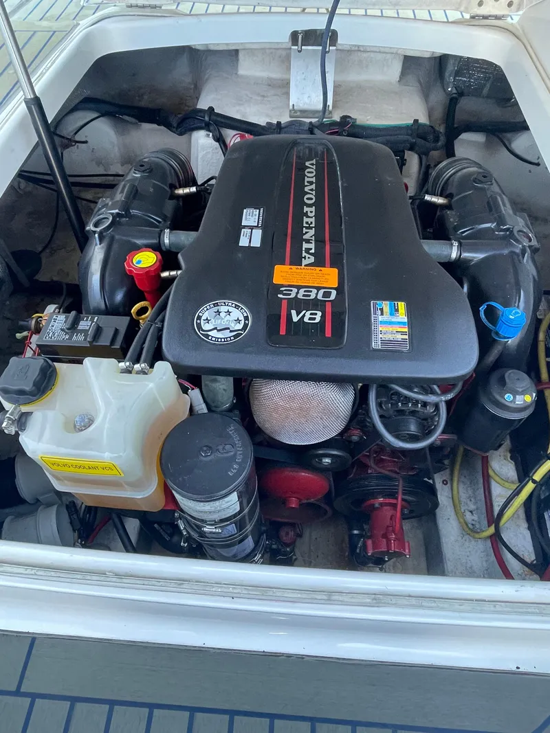 Slide: The Image of Volvo Penta 380 V8 engine in 2012 Chaparral 284 Sunesta. - 8