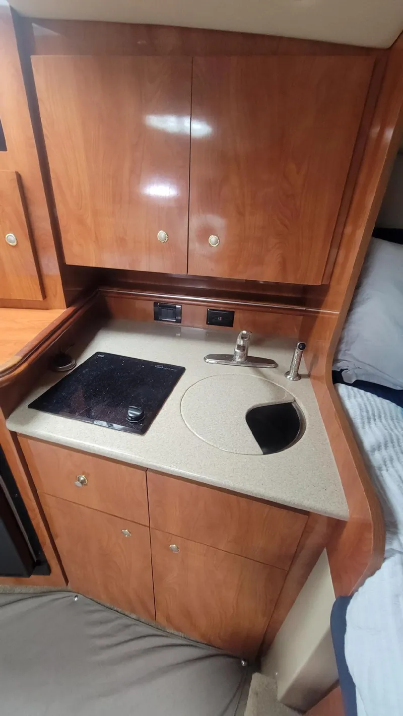 Slide: The Image of Cruisers Yachts 320 Express 2005 - 16