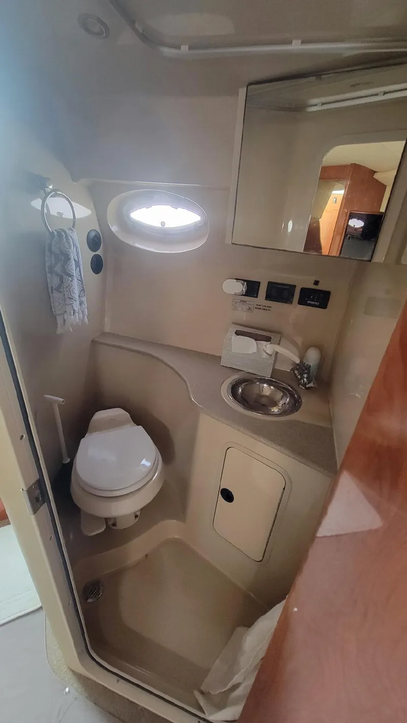 Slide: The Image of Cruisers Yachts 320 Express 2005 - 17