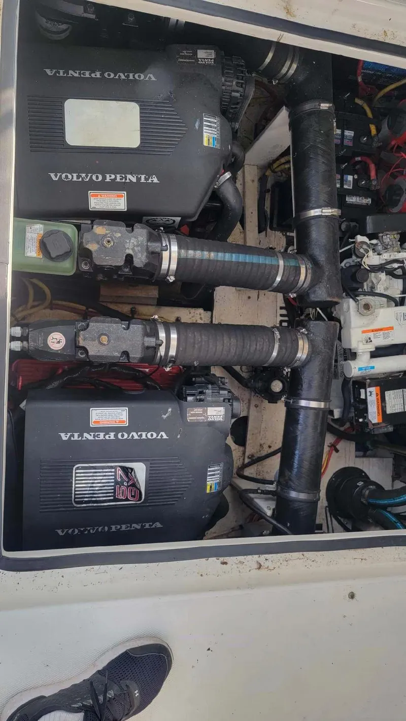 Slide: The Image of Cruisers Yachts 320 Express 2005 - 23