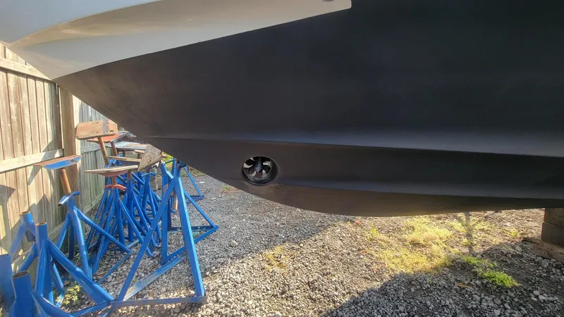 Slide: The Image of Cruisers Yachts 320 Express 2005 - 4