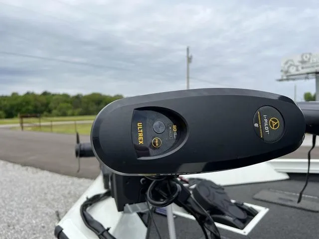 Slide: The Image of 2018 Lowe Stinger 188 boat with Minn Kota Ultrex trolling motor. - 9