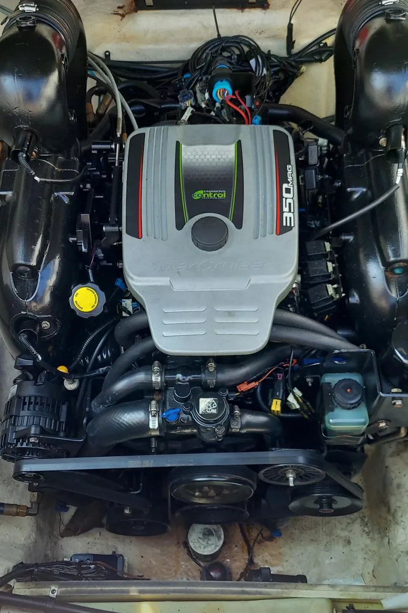 Slide: The Image of Engine of a 2012 Sea Ray 240 Sundancer boat. - 23