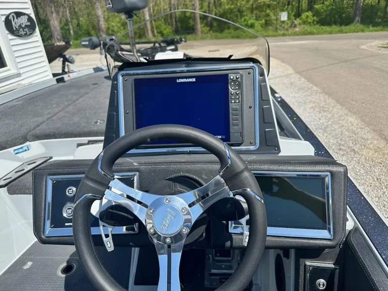 Slide: The Image of 2023 Ranger Z520R boat dashboard with Lowrance fishfinder and steering wheel. - 3