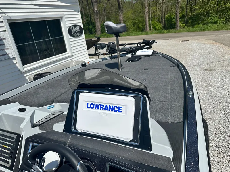 Slide: The Image of 2023 Ranger Z520R boat with Lowrance fishfinder, docked near a white building. - 4