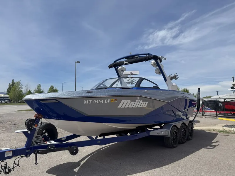 Slide: The Image of Malibu 25 LSV 2022 - 2