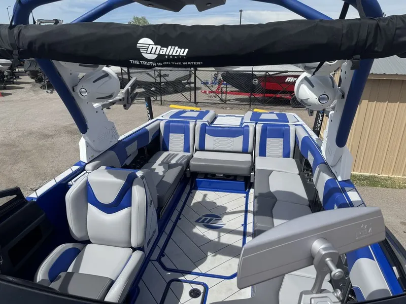 Slide: The Image of Malibu 25 LSV 2022 - 21
