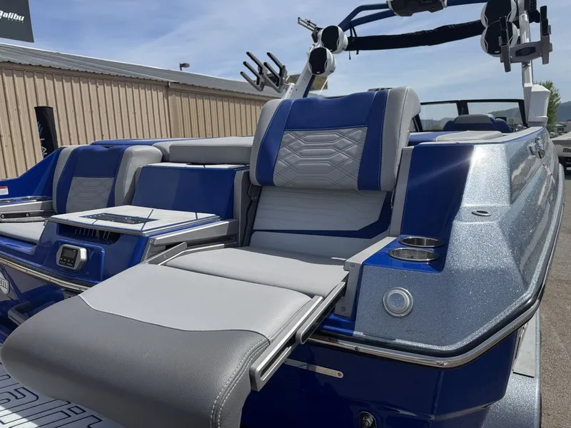 Slide: The Image of Malibu 25 LSV 2022 - 5