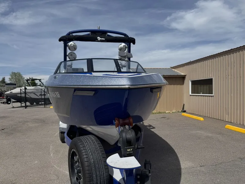 Slide: The Image of Malibu 25 LSV 2022 - 1