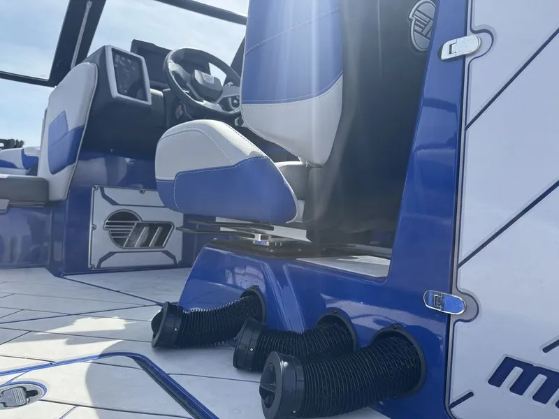 Slide: The Image of Malibu 25 LSV 2022 - 13