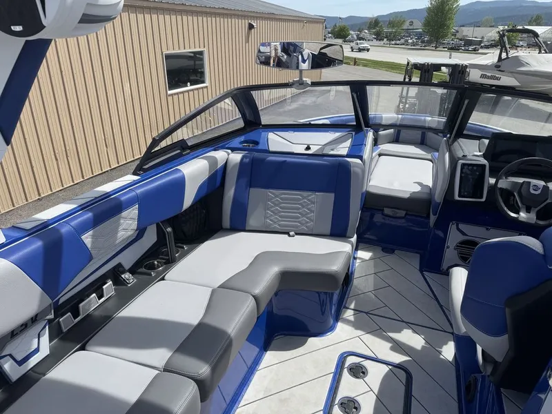 Slide: The Image of Malibu 25 LSV 2022 - 20
