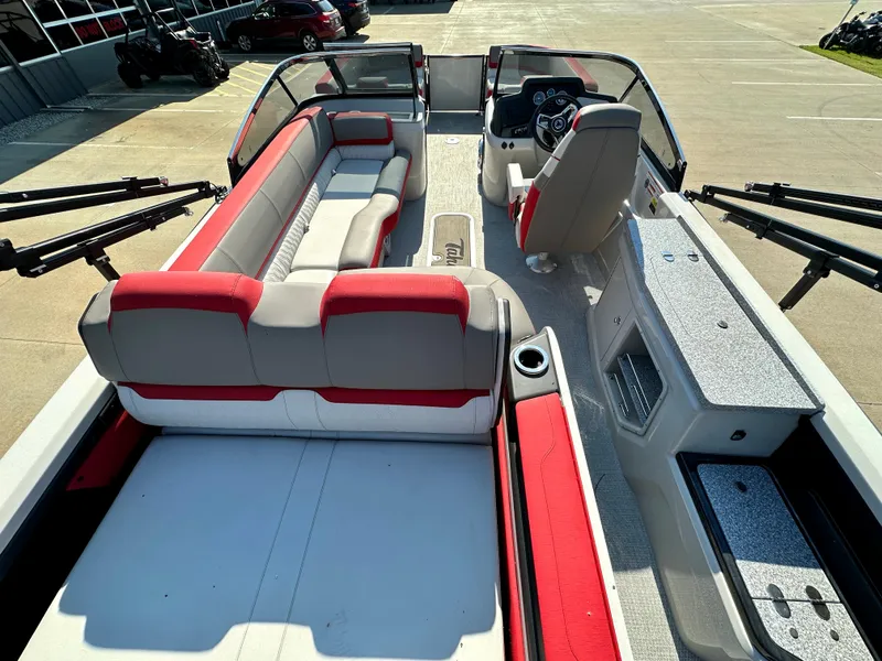 Slide: The Image of 2023 Tahoe Pontoon Cascade Versatile Rear Bench 25 FT Triple 25 SP interior view. - 11