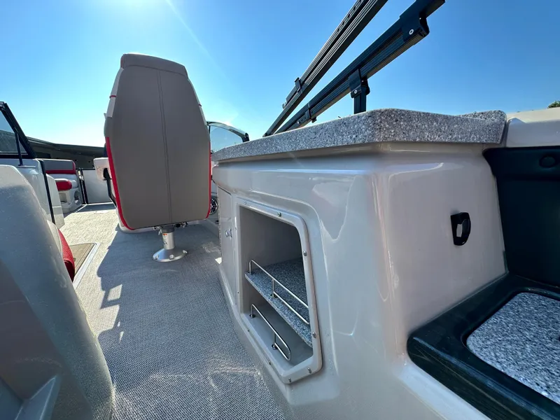 Slide: The Image of 2023 Tahoe Pontoon Cascade Versatile Rear Bench 25 FT Triple 25 SP interior view. - 12