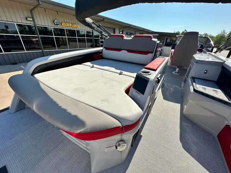 Slide: The Image of 2023 Tahoe Pontoon Cascade Versatile Rear Bench 25 FT Triple 25 SP, spacious seating area. - 18