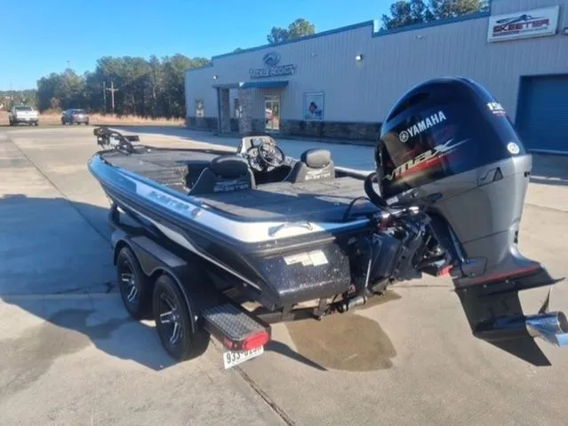 Slide: The Image of Skeeter ZX150 2023 - 13