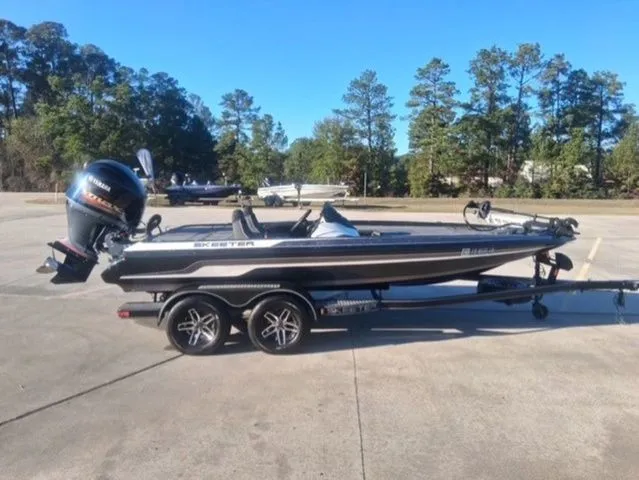 Slide: The Image of Skeeter ZX150 2023 - 2