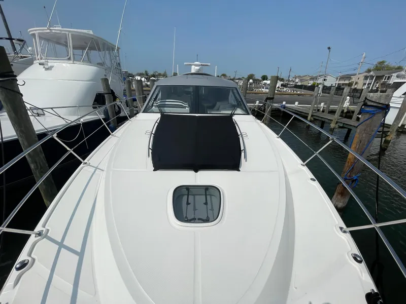 Slide: The Image of The 2018 Sea Ray Sundancer 510 is docked. It features a sleek, modern design. - 38
