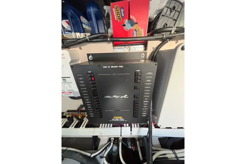 Slide: The Image of Main DC breaker panel on 2018 Sea Ray Sundancer 510 yacht. - 124
