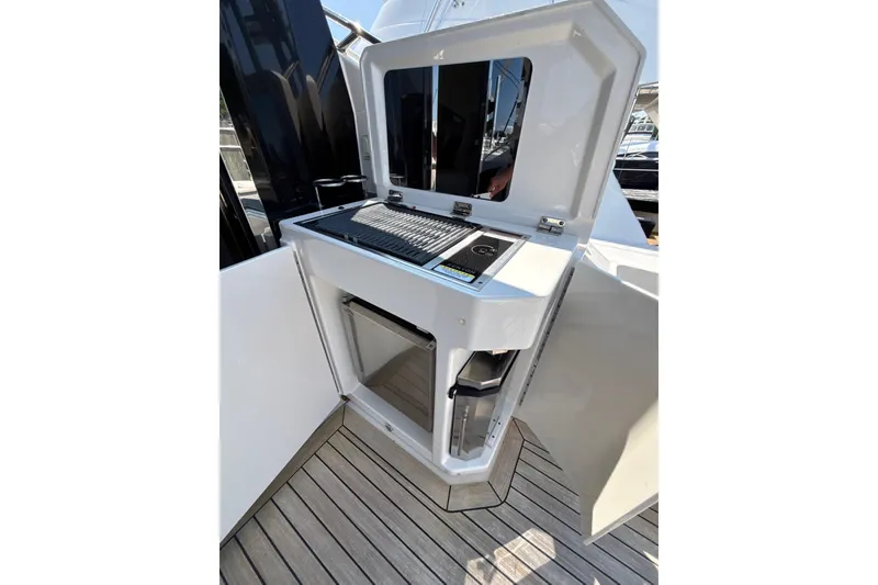 Slide: The Image of Outdoor grill station on 2018 Sea Ray Sundancer 510 yacht deck. - 112