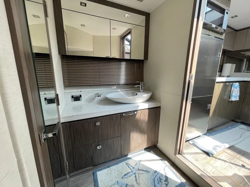 Slide: The Image of Sea Ray Sundancer 510 2018 - 65