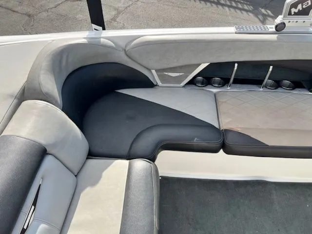 Slide: The Image of MasterCraft X55 2010 - 15