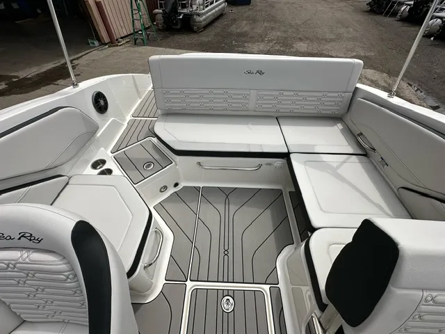 Slide: The Image of Sea Ray 210 SPX 2024 - 4