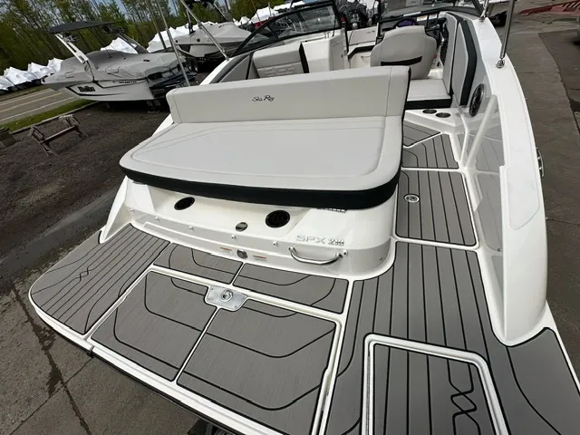 Slide: The Image of Sea Ray 210 SPX 2024 - 29