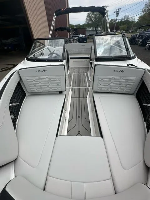 Slide: The Image of Sea Ray 210 SPX 2024 - 15