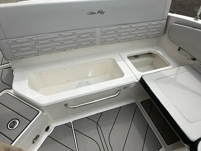 Slide: The Image of Sea Ray 210 SPX 2024 - 20