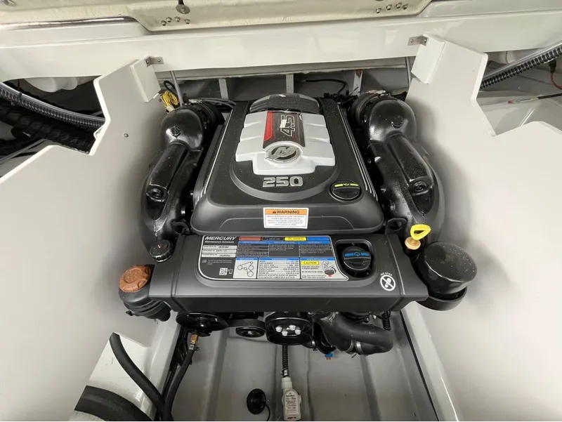 Slide: The Image of Crownline Boats 210 SS 2024 - 5
