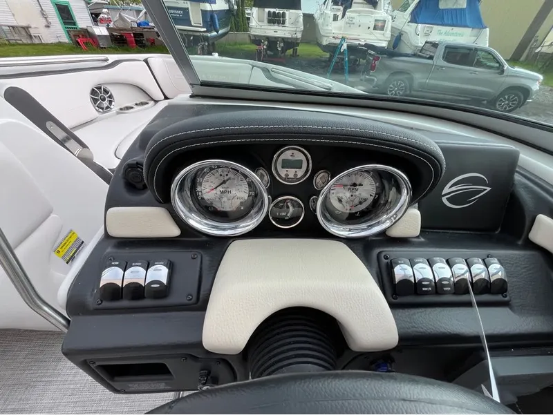 Slide: The Image of Crownline Boats 210 SS 2024 - 7