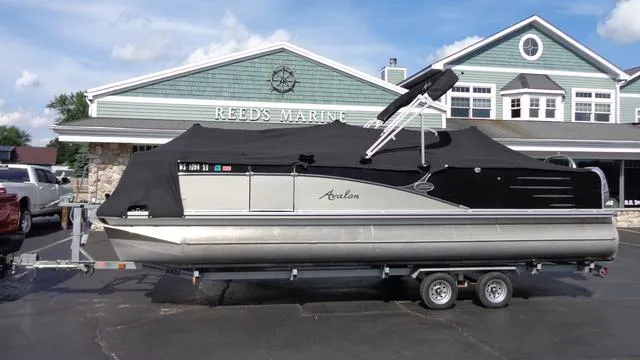 Slide: The Image of 2014 Avalon Wind Jammer pontoon boat at Reed's Marine. - 14
