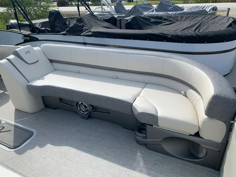 Slide: The Image of 2023 Avalon Catalina VRL 25' Tri-Toon boat with luxurious seating. - 20