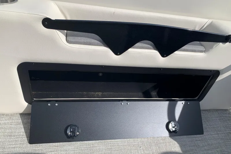 Slide: The Image of Avalon Catalina VRL 25', Tri-Toon 2023 - 51