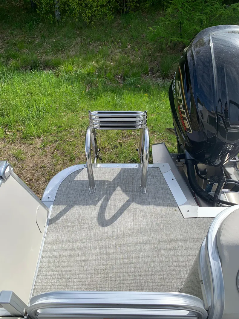 Slide: The Image of Avalon Catalina VRL 25', Tri-Toon 2023 - 53