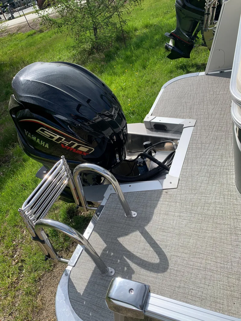 Slide: The Image of Avalon Catalina VRL 25', Tri-Toon 2023 - 54