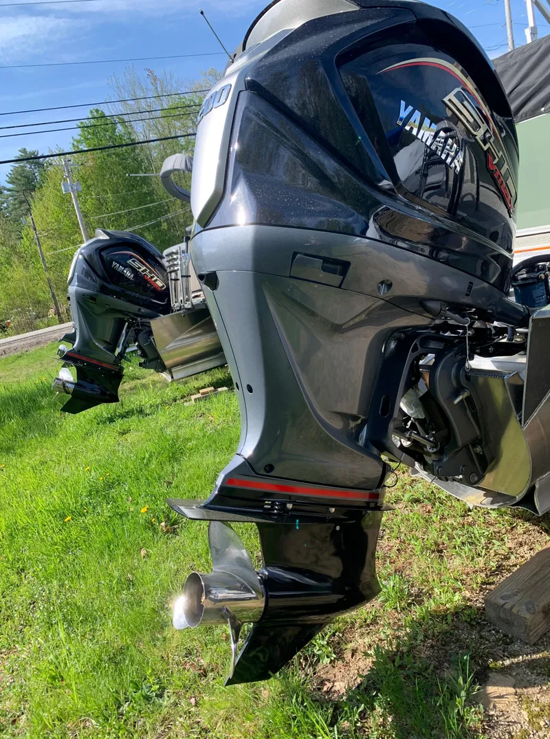 Slide: The Image of 2023 Avalon Catalina VRL 25' Tri-Toon with Yamaha outboard motors. - 6