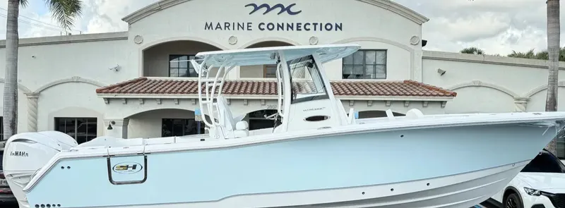 The Image of Sea Hunt Ultra 305 SE - 0