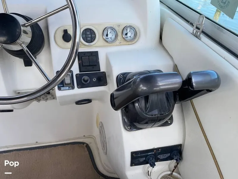 Slide: The Image of 2000 Larson 290 Cabrio for sale in Homosassa, FL - 19