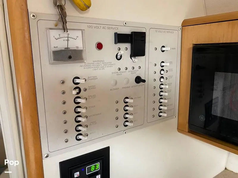 Slide: The Image of 2000 Larson 290 Cabrio for sale in Homosassa, FL - 52