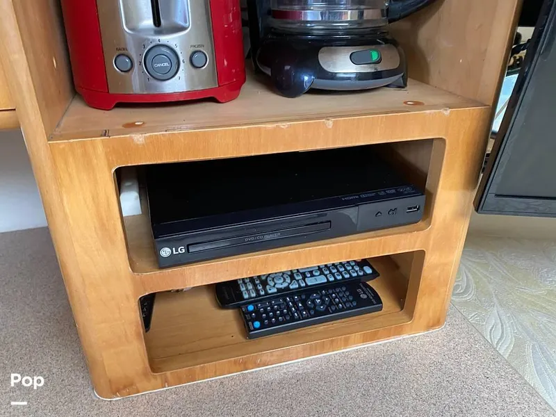 Slide: The Image of 2000 Larson 290 Cabrio for sale in Homosassa, FL - 61