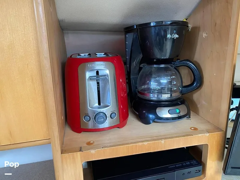 Slide: The Image of 2000 Larson 290 Cabrio for sale in Homosassa, FL - 62