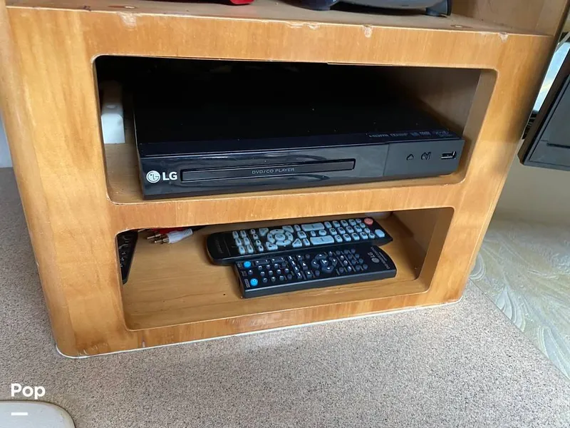 Slide: The Image of 2000 Larson 290 Cabrio for sale in Homosassa, FL - 63