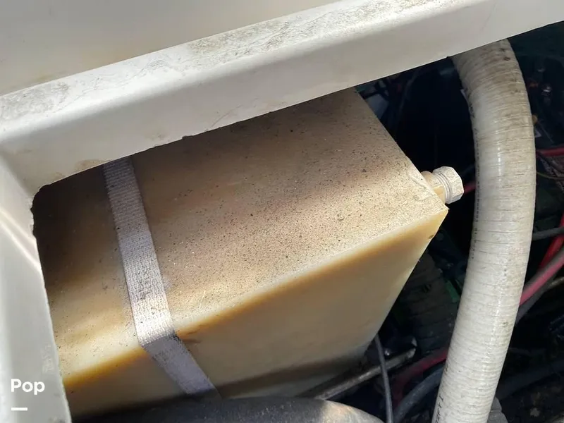 Slide: The Image of 2000 Larson 290 Cabrio for sale in Homosassa, FL - 72